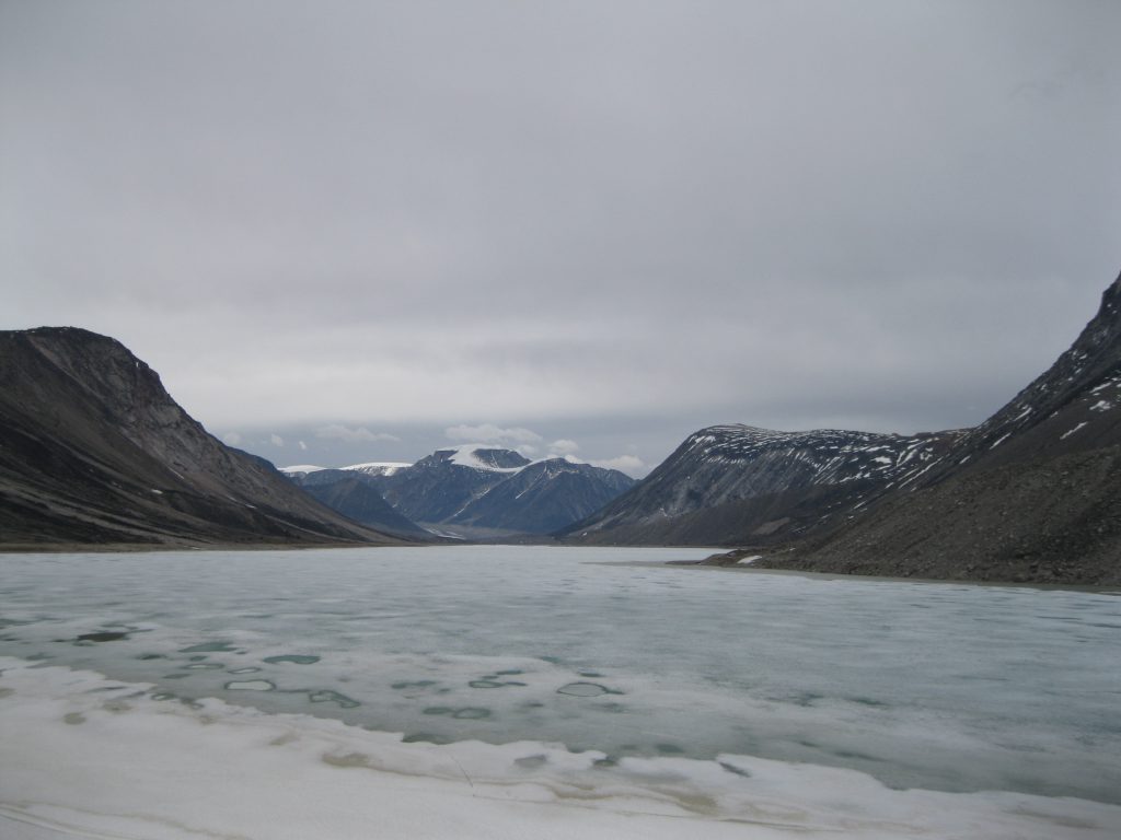 Highway Glacier in the centre, Mount Battle to the right at Summit Lake 