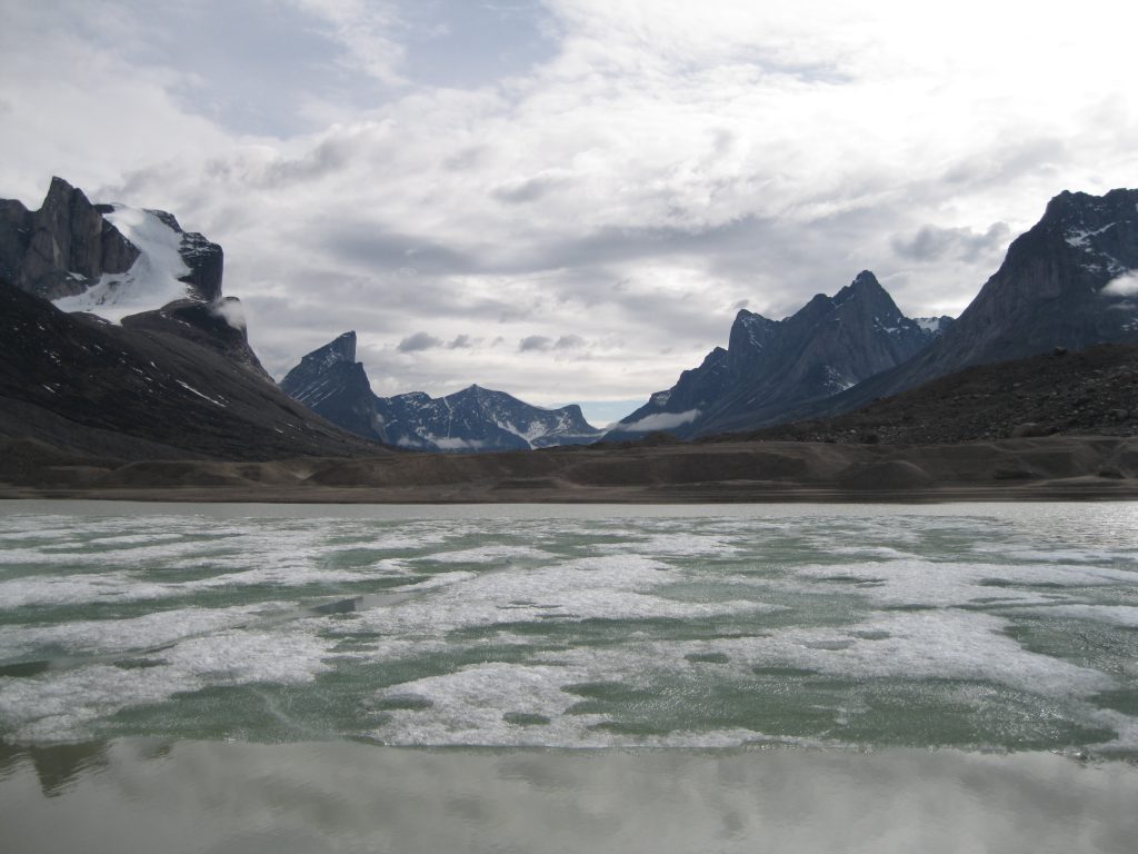 Summit Lake with Mount Breidablik to the left, Mount Thor in the centre and Mount Northumbria to the right 