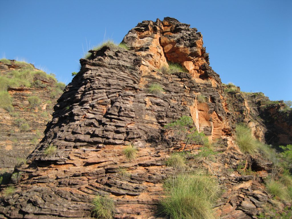 Rock formations on the Demboong Banan Trail